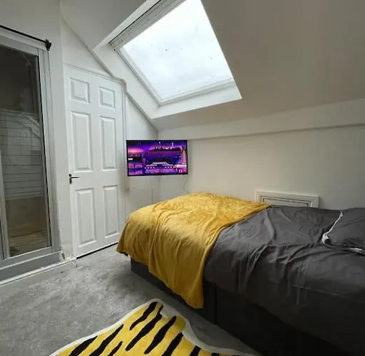 1 Bedroom Flat With En-suite * Leeds (West Yorkshire)