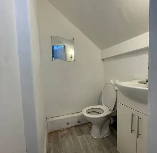 1 Bedroom Flat With En-suite Apartment *